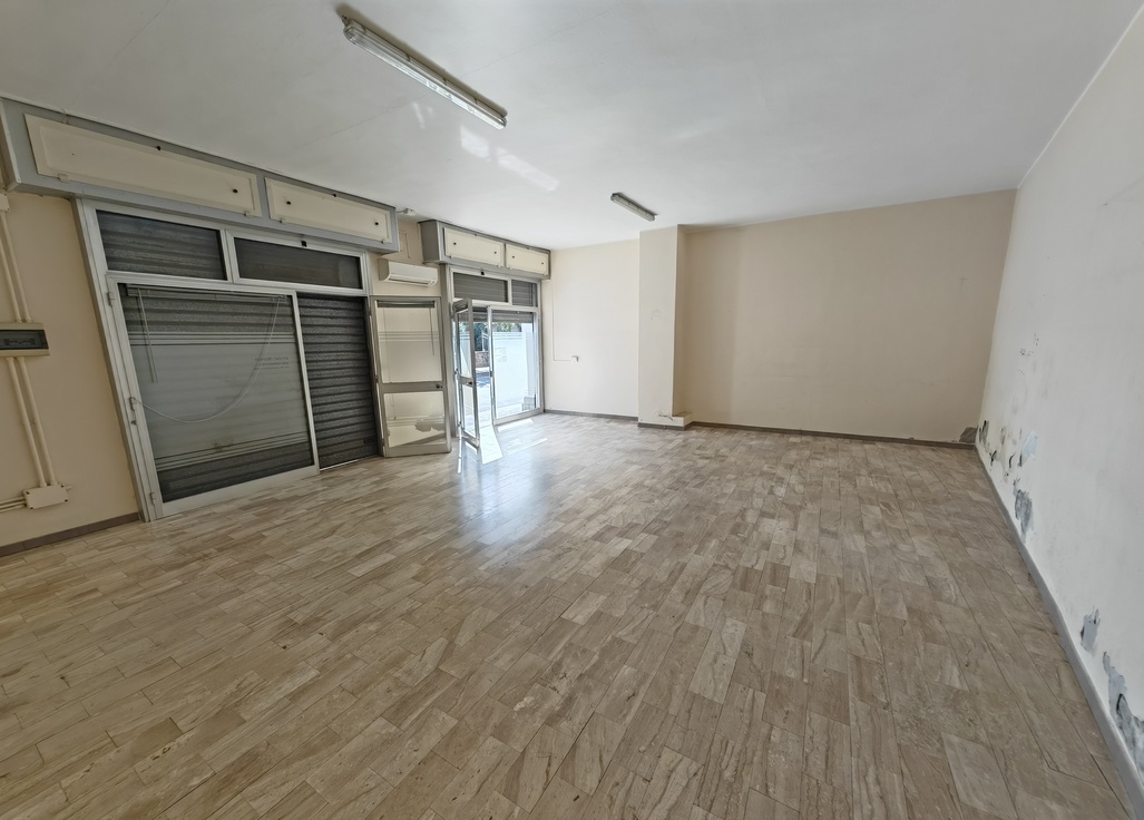 Monastir – Locale con doppia Vetrina